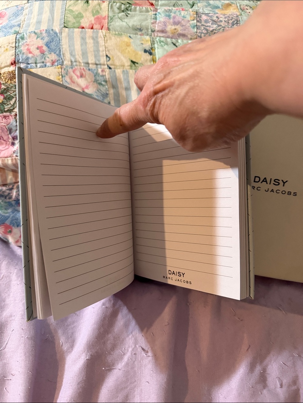 Marc Jacobs Daisy Notebook-NWT - Picture 4 of 5